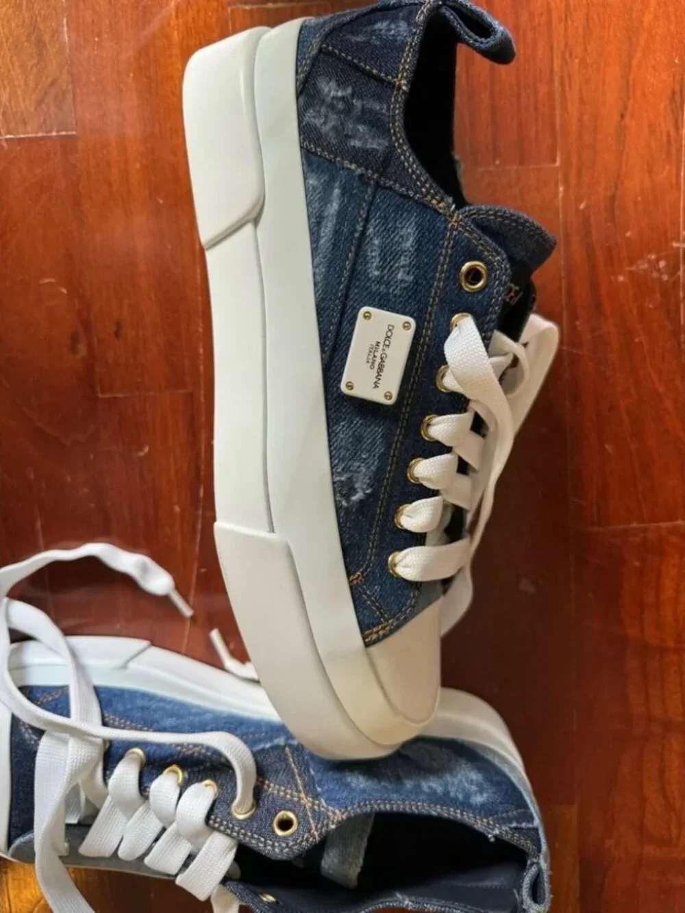 DOLCE & GABBANA SNEAKERS SIZE 39 FITS US SIZE 8.5. IN GREAT CONDITION. WORN ONCE